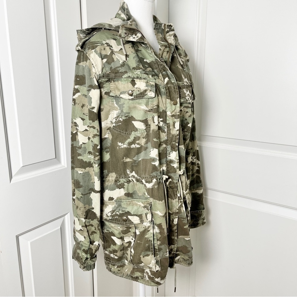 Aritzia Talula Hooded Camouflage Print Utilitarian Cargo Jacket - Size Medium - Picture 3 of 16